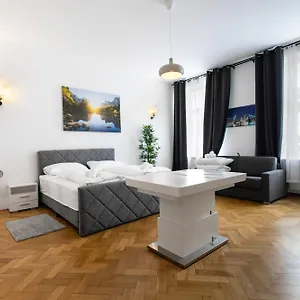 4 Red Star 8 , Vienna Austria